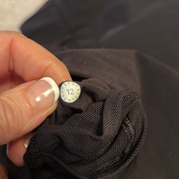 Lululemon Luxtreme On the Fly Crop Pants, Size 12 - Picture 12 of 15